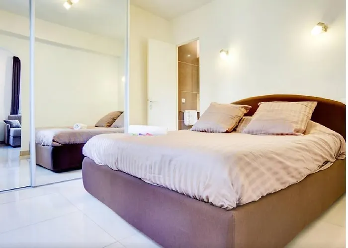 Notre Dame Bright Apartment Paris